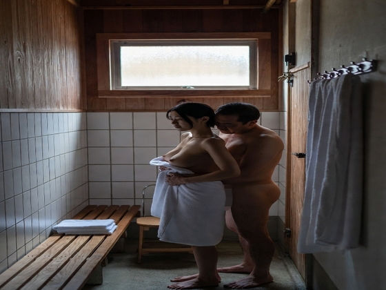 混浴温泉の人妻 分岐 脱衣所編  エロ画像719005